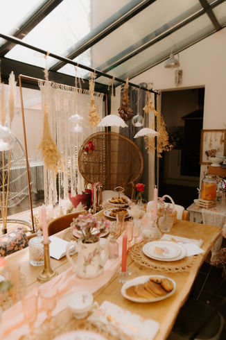 Table dressée pour une réception privée