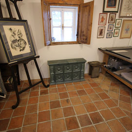 Elektrická přímotopná kamna
vzor mušle, glazura modrozelená, výkon 2.25 kW