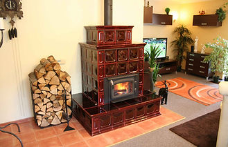 Kanadská kachlová kamna regency F2400 vzor okénko glazura vínová