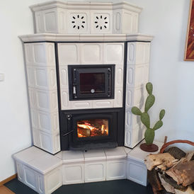 Kachlová kamna s kanadskou vložkou
s troubou na pečení, vzor okénko, bílá lesklá, vložka
Pacific Energy Vista,