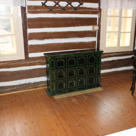 Kachlová akumulační kamna
vzor kaplička, glazura zelená, výkon 5,0 kW
Stará škola dřevěnka Police nad Metují