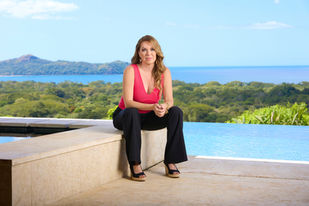 Rebecca agente bienes raíces piscina vista montañas mar Costa Rica
Fotografía marca personal Rebecca piscina océano Guanacaste
Sesión lifestyle Rebecca piscina vista panorámica mar