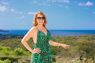 Rebecca agente bienes raíces piscina vista montañas mar Costa Rica
Fotografía marca personal Rebecca piscina océano Guanacaste
Sesión lifestyle Rebecca vista panorámica mar