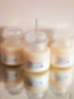 Nos belle chandelles sont fait de cire de soya et de cire de coco ce qui permet d'avoir une belle senteur même si vous ne l'allumer pas !! la cire de coco permet une plus grande dispersion de l'odeur dans la pièces .