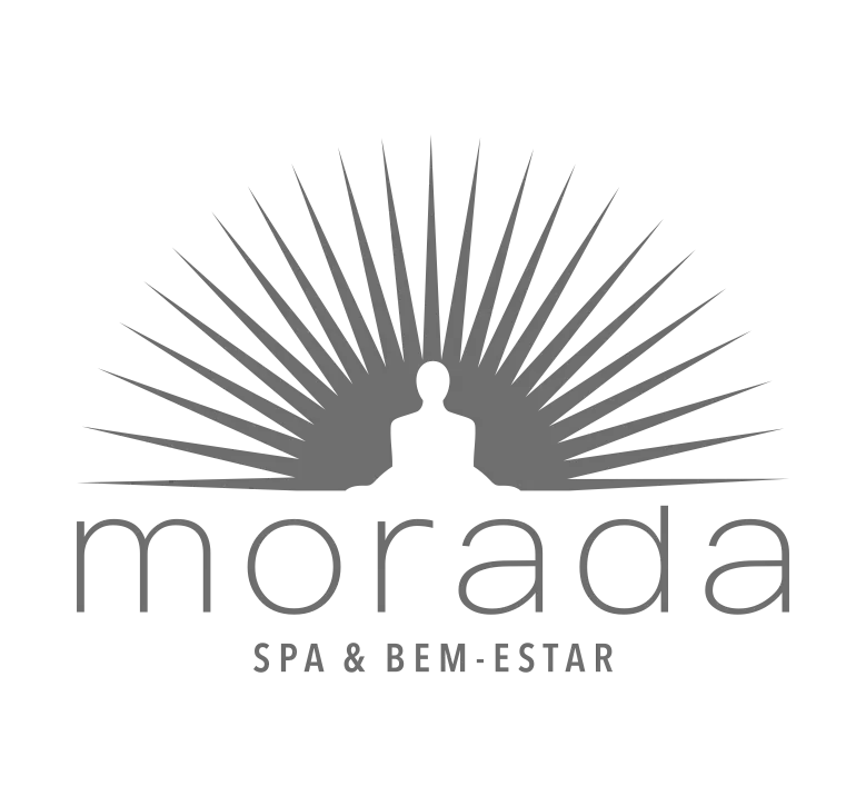 LOGOMARCA MORADA SPA E BEM ESTAR EM TONS DE CINZA.webp