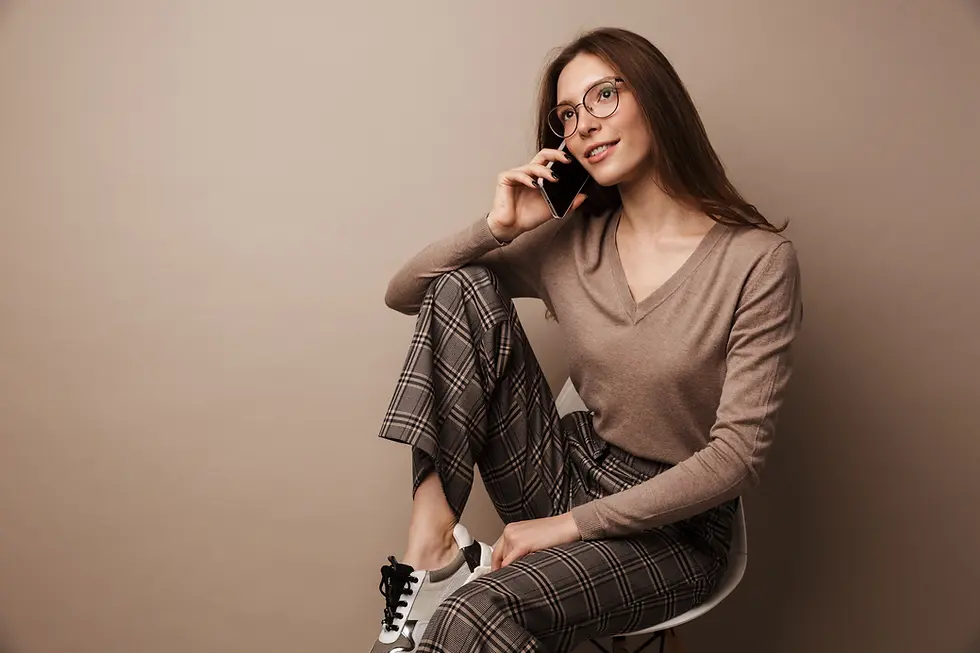 Sala de Reunião Board equipada para videoconferências corporativas.