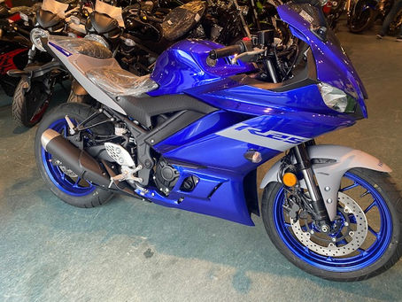 YZF-R25 新車1台のみ展示しております♩