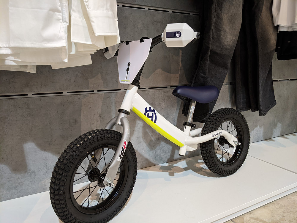 ハスクバーナ　キッズトレーニングバイク ハスクバーナ キッズトレーニングバイク KIDS TRAINING BIKE