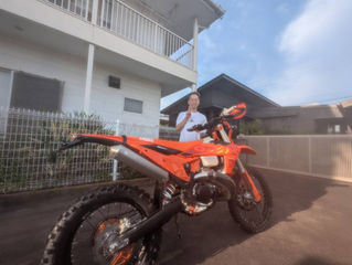 2025 KTM 250 EXC SIX DAYS|栄光の血統をその手に。極上のエンデューロライフ開幕!