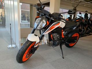 890DUKE R ソロ仕様展示中!!