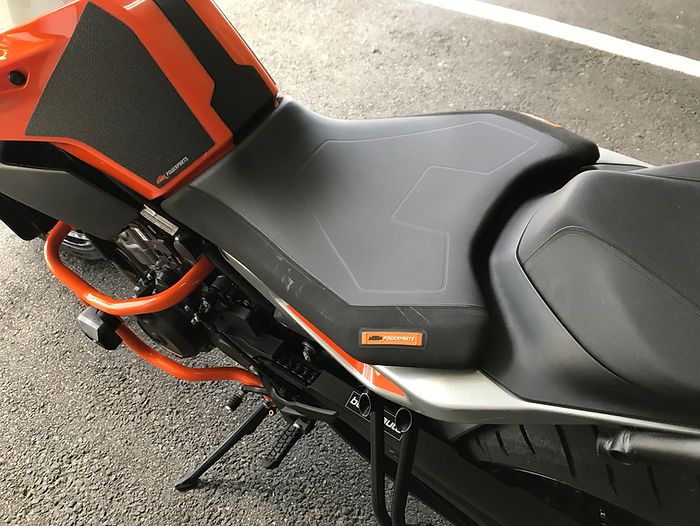 KTM 1290 super duke r エルゴシート、カスタムシート