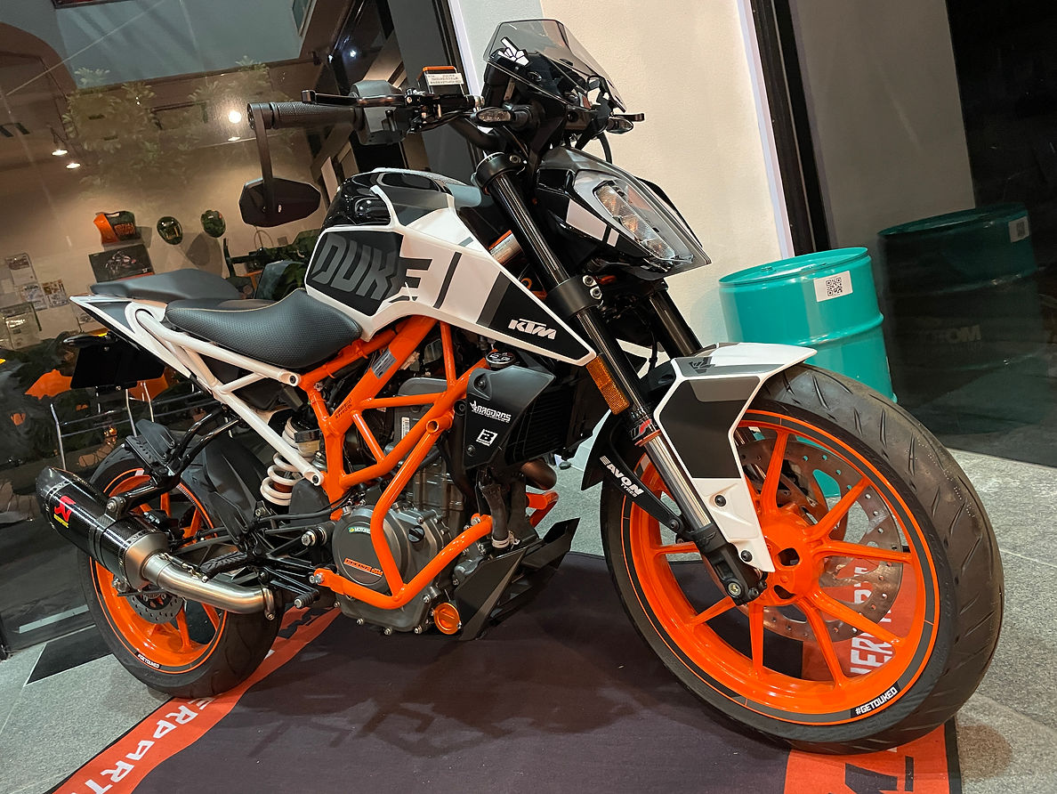 展示販売中! 390DUKE カスタム車両のご紹介! 展示販売中! 390DUKE カスタム車両のご紹介!