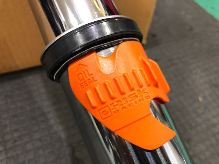 KTM525EXC フロントフォーク オイル漏れあり KTM525EXC フロントフォーク オイル漏れあり フォークからオイル漏れ