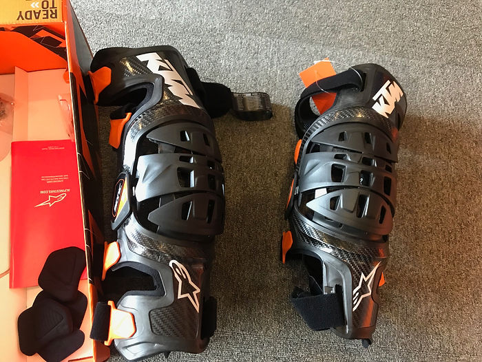 KTM アルパインズターズコラボ BIONIC 10 KNEE BRACE