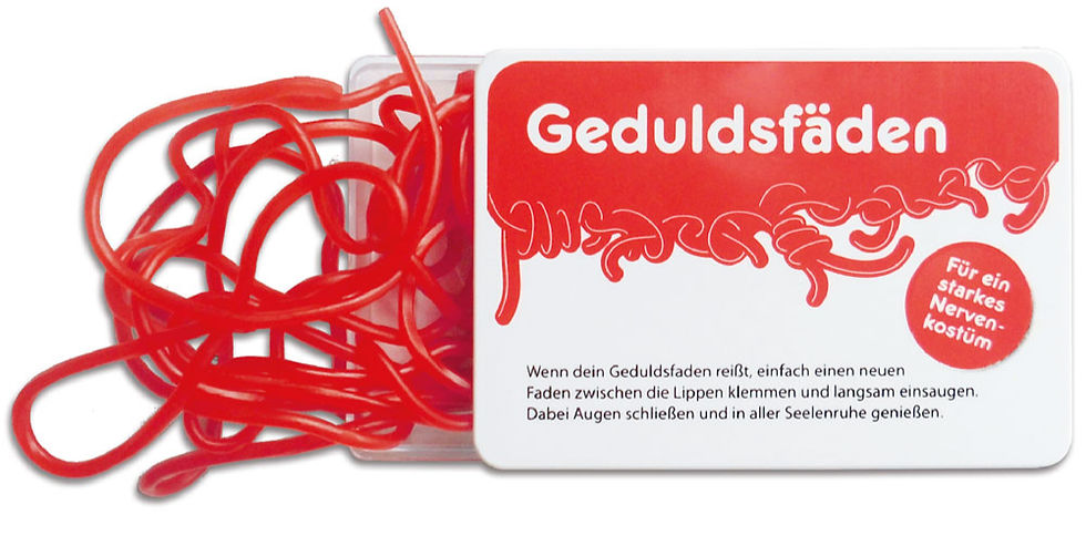 Rote Geduldsfäden in einer weißen Dose mit rotem Label und Text, Witzprodukt auf weißem Hintergrund.