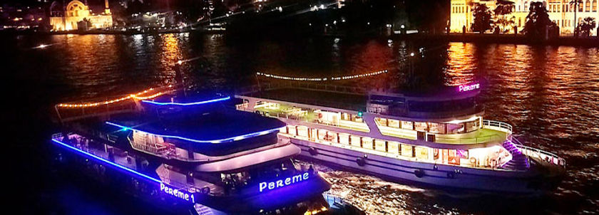 2 boats in the bosphorus