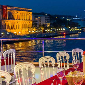 What to Wear on a Bosphorus Dinner Cruise: A Simple Packing Guide