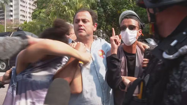 Deputado Glauber Braga e três estudantes são detidos durante desocupação na UERJ; PM usa bombas de efeito moral