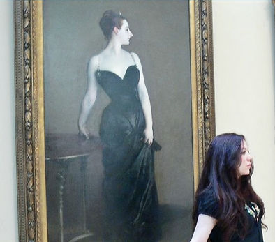 Chantell Van Erbé posing in front of Madame X by John Singer-Sargent at The Met Museum, NYC