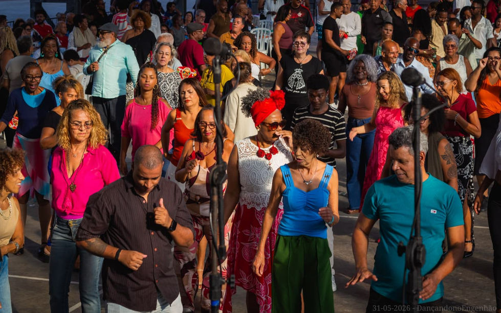 A Associação Cultural Sabor e Dança agradece a todos que fizeram parte da 1ª edição do Dançando no Engenhão. 💙
Foi uma noite especial de encontros, homenagens, alegria e muita dança. Cada presença contribuiu para o sucesso deste projeto e para o fortalecimento da nossa cultura.
Muito obrigado a todos!