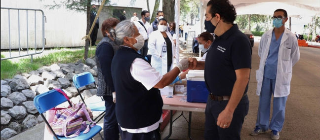 APLICAN EN HUIXQUILUCAN PRIMERA DOSIS DE VACUNA CONTRA SARS-COV-2 PARA PERSONAS DE 40 A 49 AÑOS