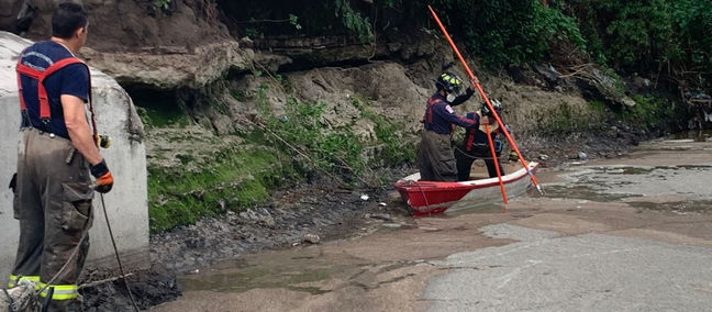 CONTINÚA EN TLALNEPANTLA BÚSQUEDA DE JOVEN QUE FUE ARRASTRADA POR LA CORRIENTE DE AGUA AYER