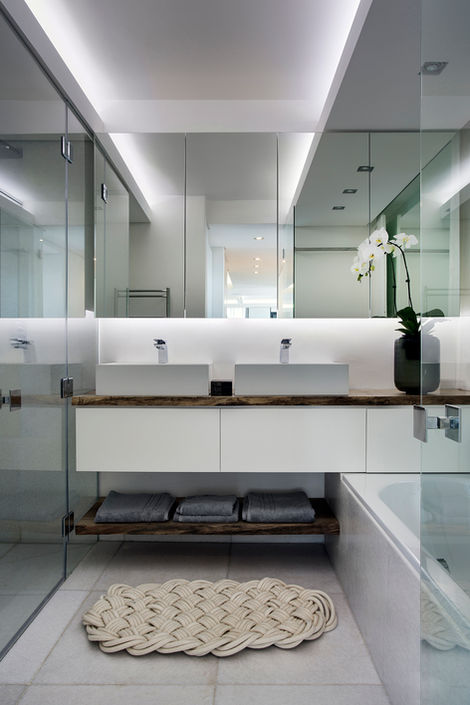 A minimalist bathroom featuring luxurious white marble, interior designed by Smit Collective in Bantrybay, Cape Town.