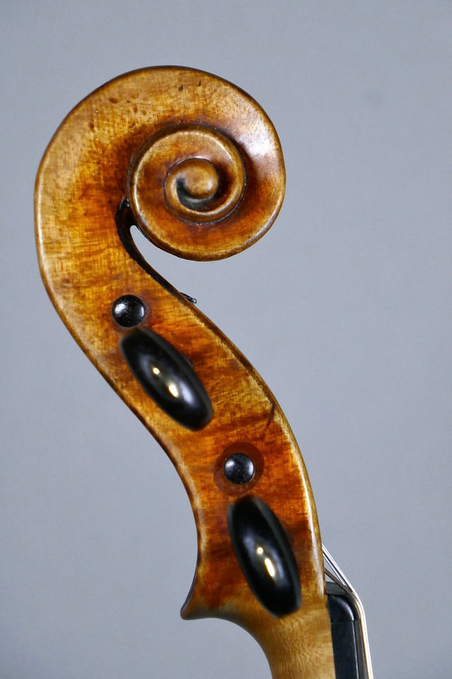 Tête du violon de Stradivari 1720