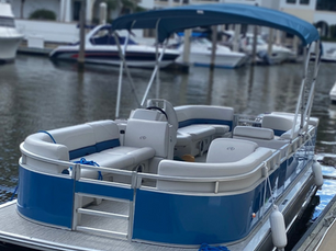 Choosing the Right Lifejackets for Your Boat Rental Adventure In The Naples Bay Area