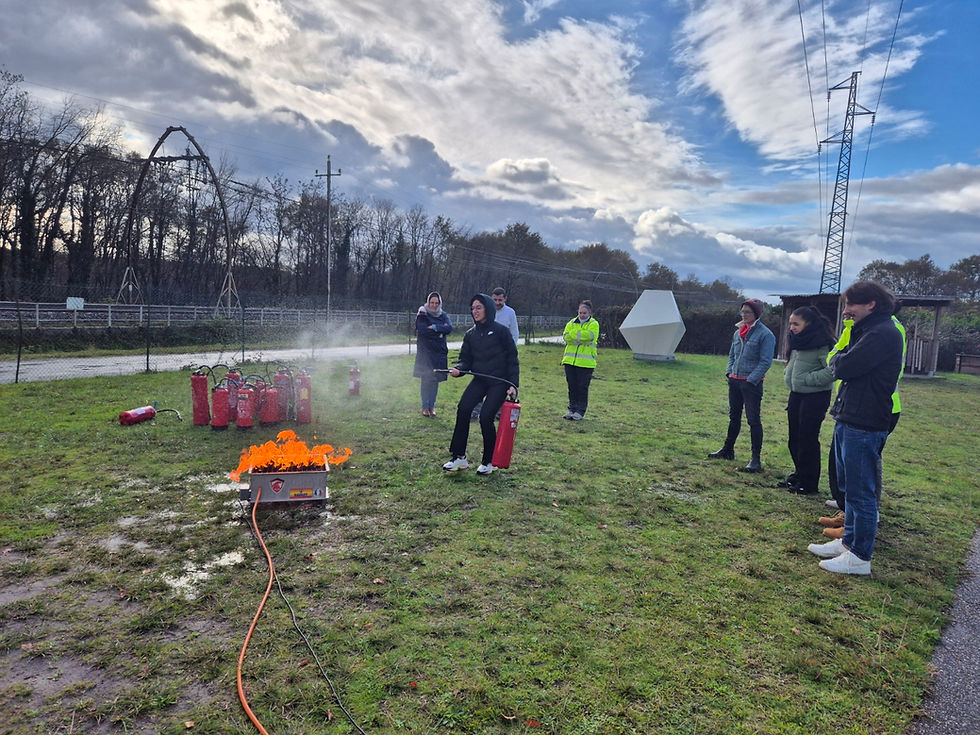 formation incendie en extérieur avec extincteurs près de Bordeaux