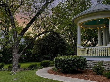 Romantic Getaways in Alabama for Valentine’s Day: Celebrate Love at Mistletoe Bough B&B