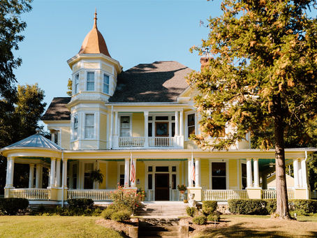 Fall Colors and Football Cheers: Cozy Auburn Game Day Lodging for Your Weekend Escape