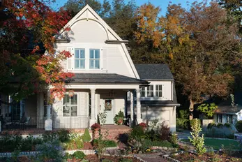 Custom residential exterior painting on historic home, Chattanooga, TN, by Dream Team Finishes