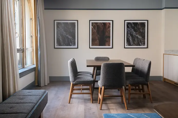 Hotel guest room sitting area with custom painting and wallcovering finishes at The Waymark Hotel, Tapestry Collection by Hilton, Chattanooga, TN, by Dream Team Finishes