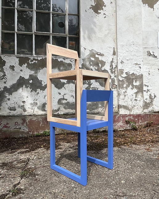 Moderner Stuhl 