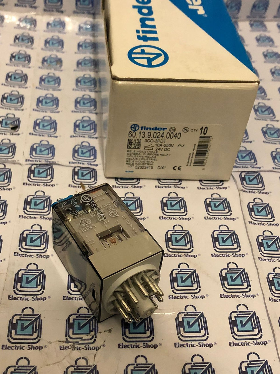 60.13.9.024.0040 FINDER RELEVADOR ENCAPSULADO 10AMP 24VDC 3P2T 11PIN F6013902400
