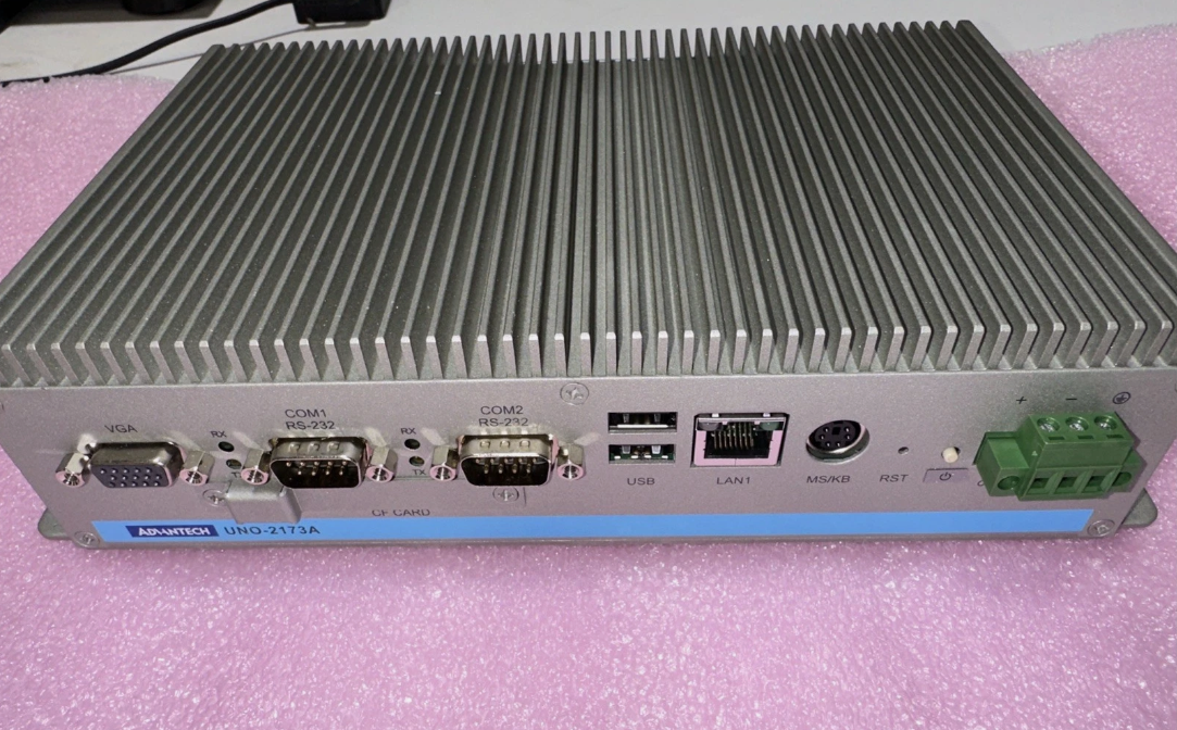 COMPUTADORA DE AUTOMATIZACIÓN INTEGRADA ADVANTECH UNO-2173AF-A12E Intel Atom 1,6