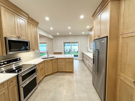 kitchen, kitchen reno, renovations, kitchen renovations, new home, Custom cabinets, Kitchen design, Custom kitchen St Thomas, Custom Kitchen London, Back Splash, Custom countertops, under counter lighting, Under cabinet lighting. Custom stonework, Countertops