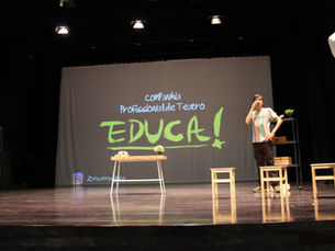 Uma Aula Diferente: Teatro e Matemática no Auditório Luís Teixeira