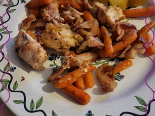 Chicken with potatoes, bacon and carrots