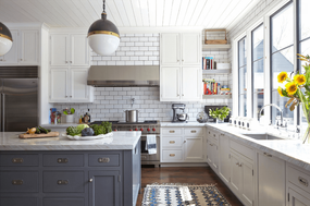 Designers Say White Kitchens and Slab Tile Are Hot in Kitchens