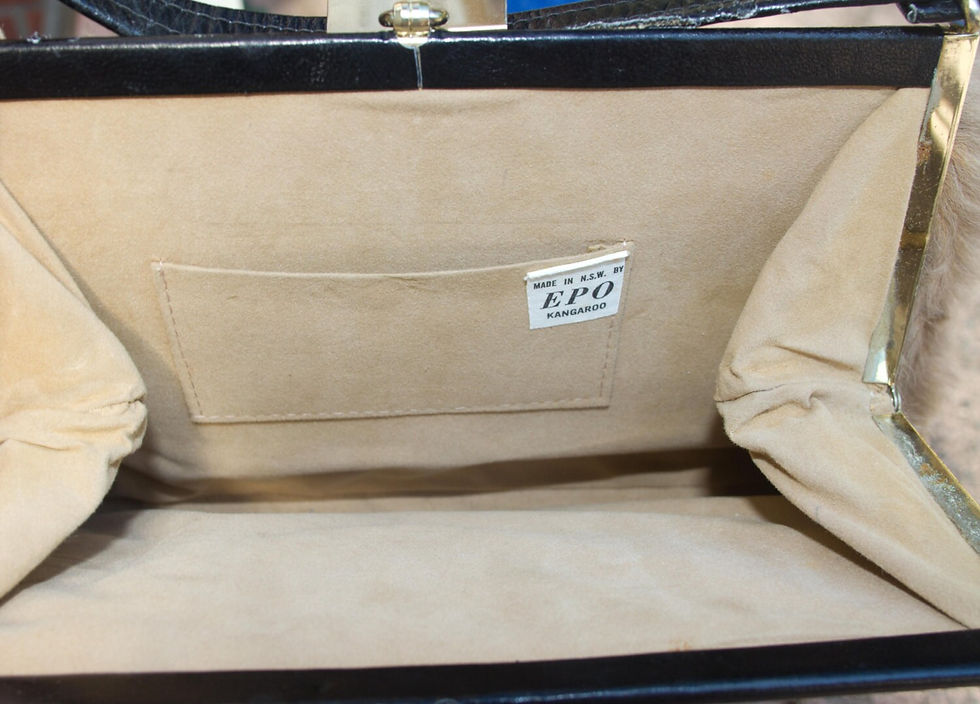 Miniature : Preloved Vintage Kangaroo handbag. Made in Australia.