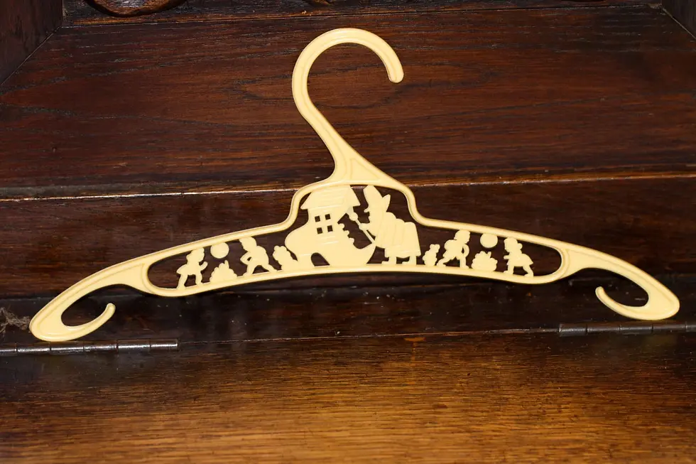 Miniaturbild: Preloved Set of Five Children's Nursery Rhyme Clothes Hangers