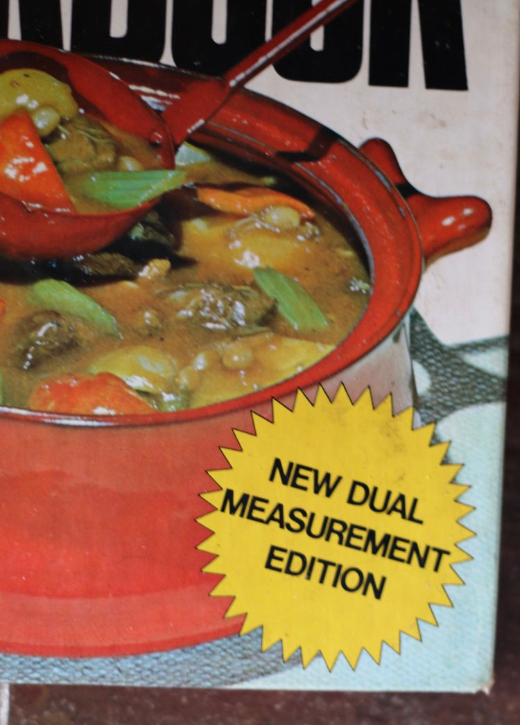 Миниатюра: Preloved The Australian Women's Weekly Cookbook - New Dual Measurement Edition