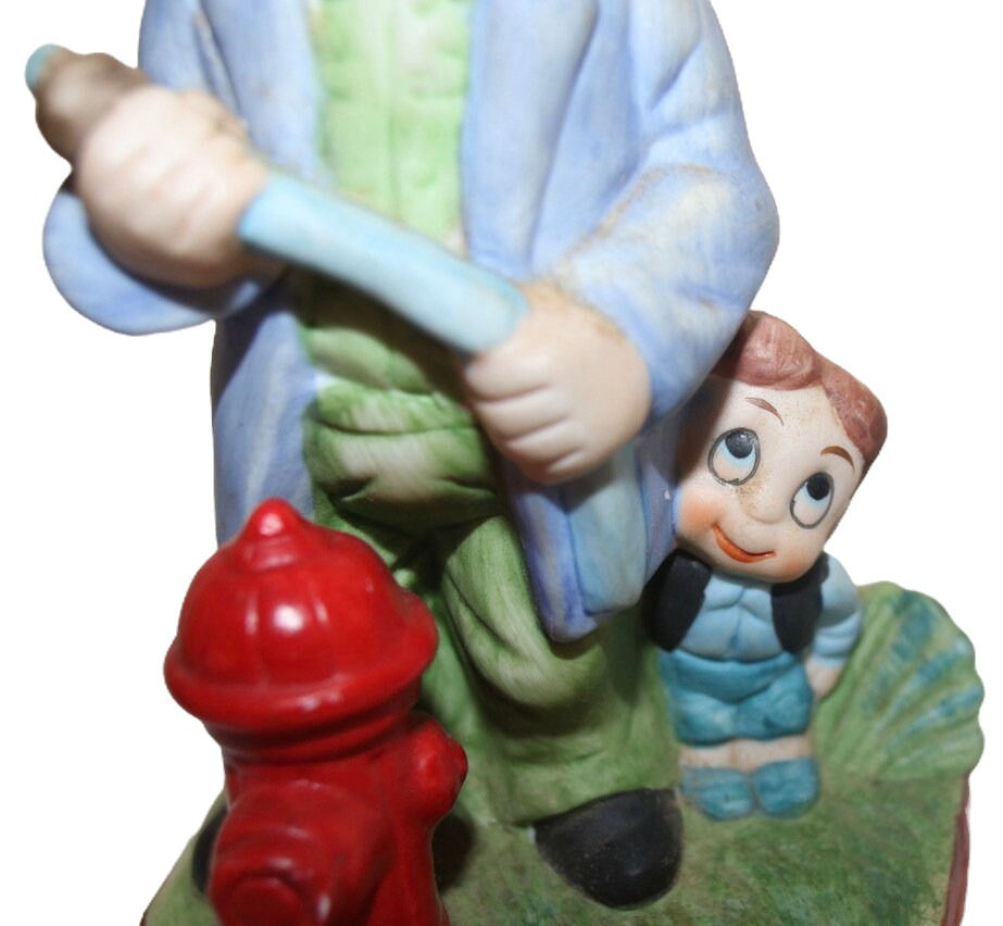 縮圖：Preloved Vintage Firefighter and Child Ceramic Figurine