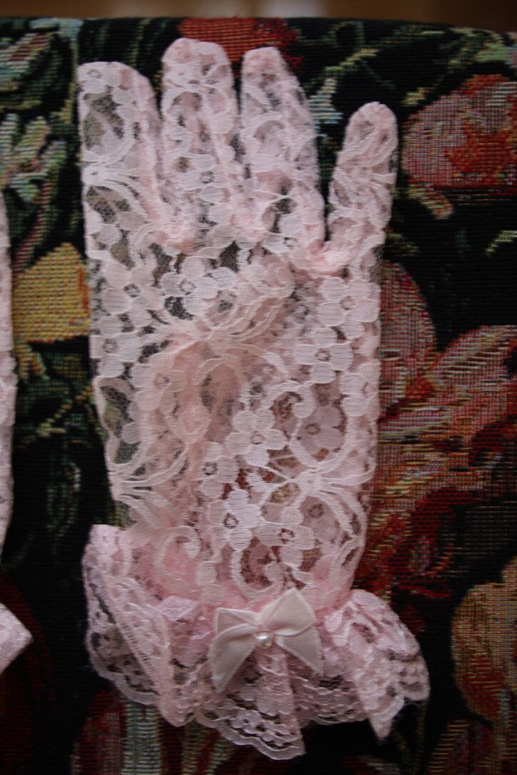 Miniatura: Preloved Vintage Lace Girls gloves, Flowergirl Gloves, Wedding gloves size 4-7
