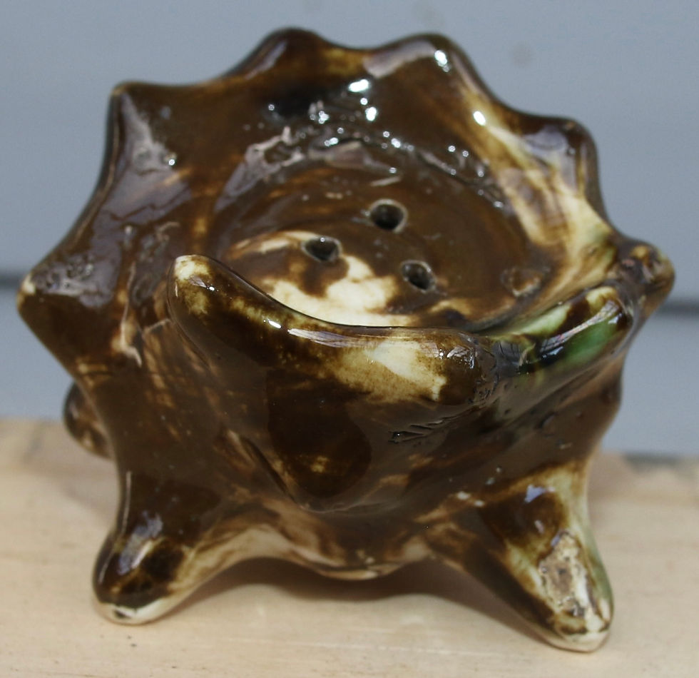 Miniature : Preloved Vintage Ceramic Shell Shaker