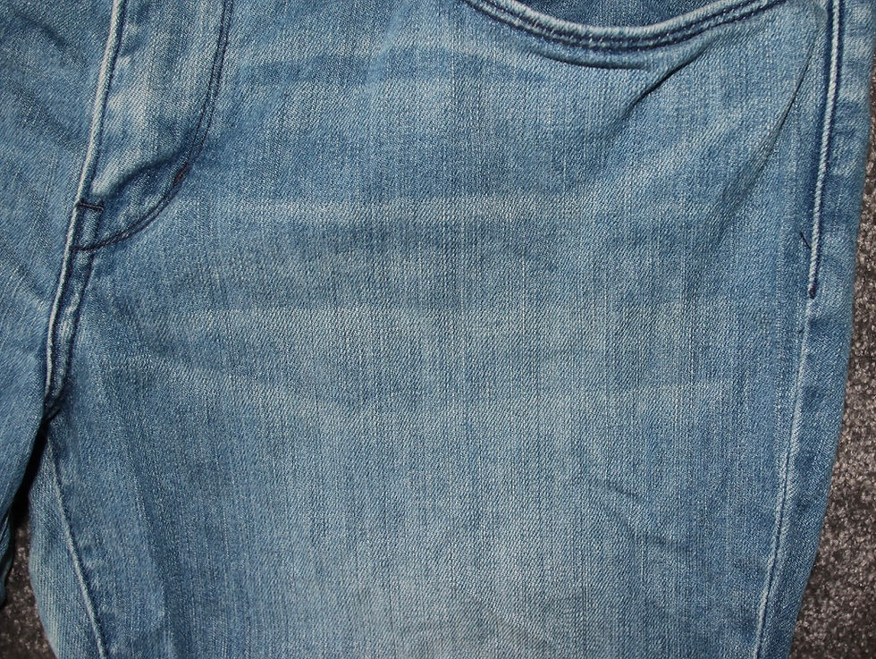 Miniaturbild: Preloved Levi Strauss Slight Curve 34 Straight Leg 3/4 Cut Off Long Shorts
