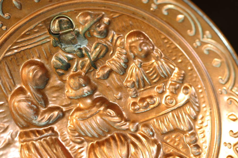 縮圖：Preloved Vintage Embossed Brass Wall Plate, Cottage Scene Display Plate