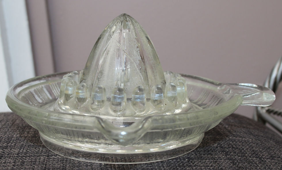 Μικρογραφία: Preloved Vintage Glass Citrus Squeezer